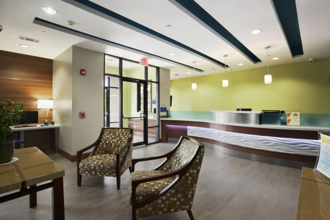 Days Inn & Suites By Wyndham Houston North-Spring Westfield Exterior photo