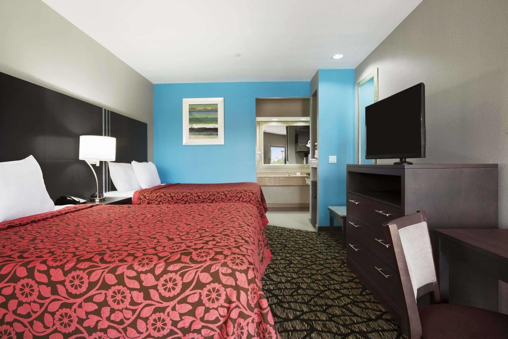 Days Inn & Suites By Wyndham Houston North-Spring Westfield Exterior photo